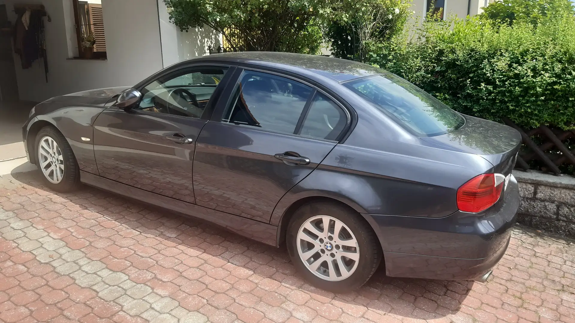 BMW 318 318i Österreich-Paket Aut. - 1