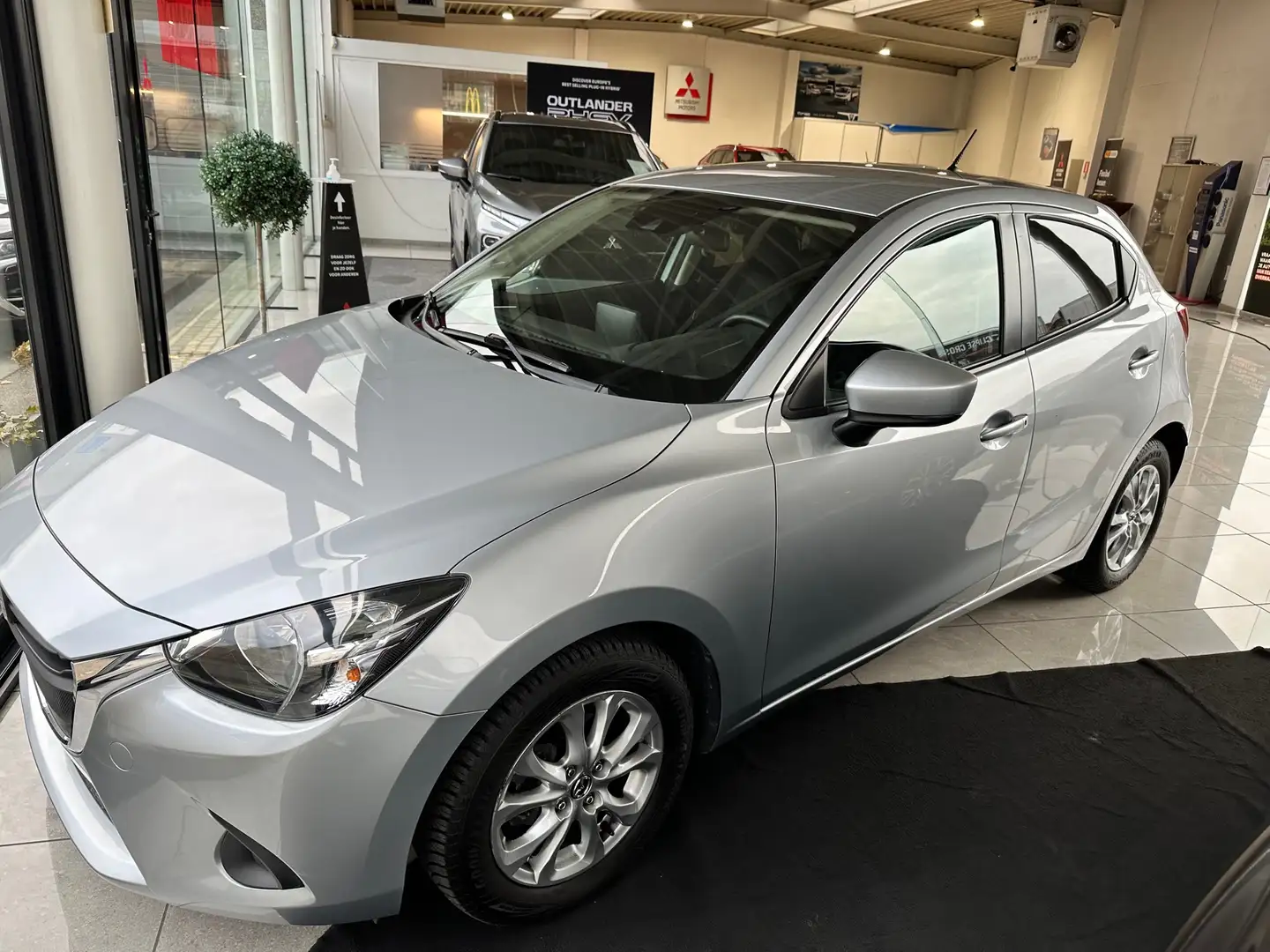 Mazda 2 1.5i Skyactiv-G Skydrive Play Edition Argent - 2