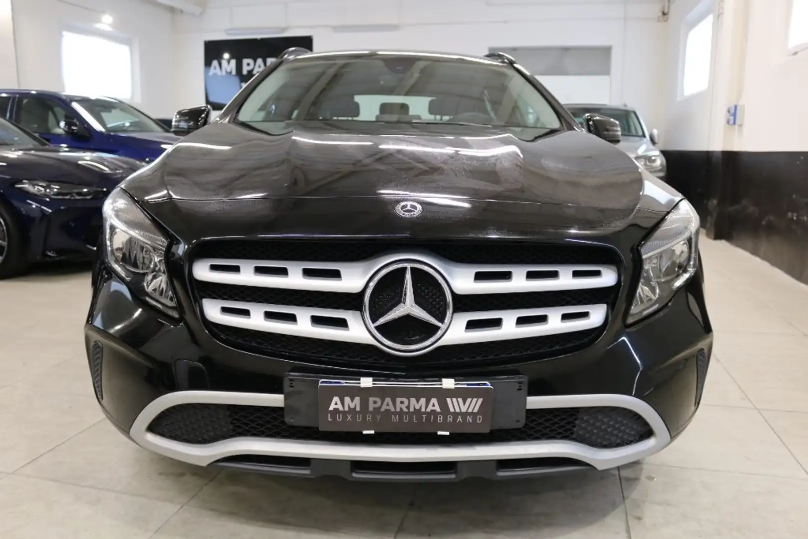 Mercedes-Benz GLA 180 d Automatic Executive Schwarz - 2