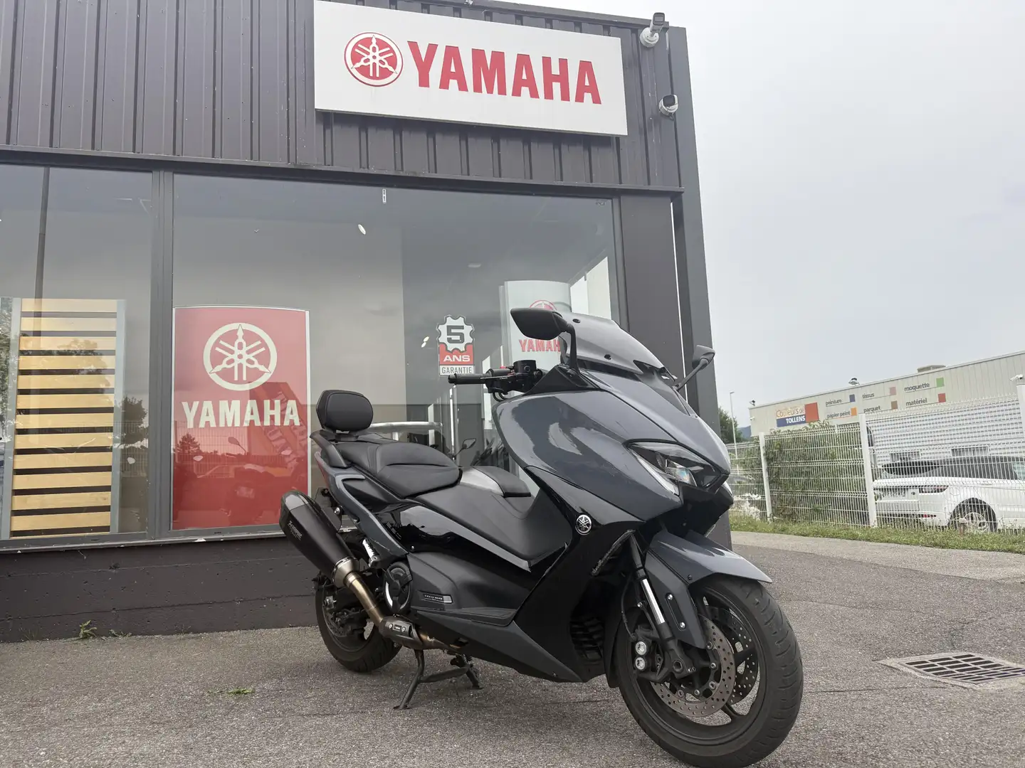 Yamaha TMAX 560 Gris - 1