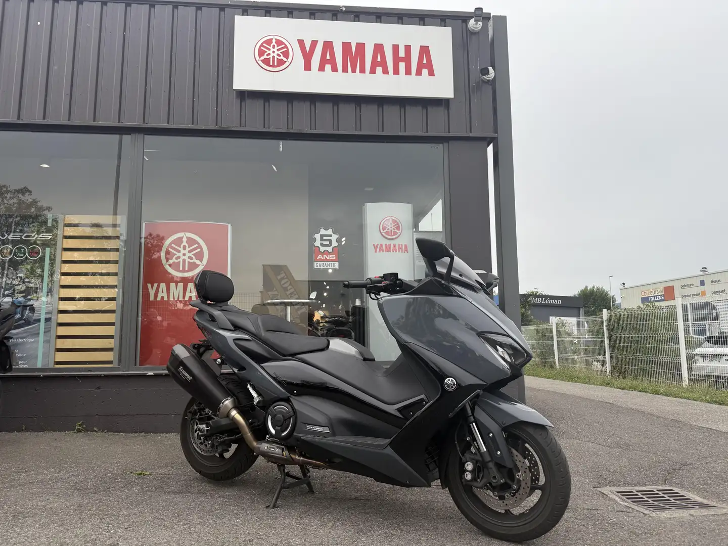 Yamaha TMAX 560 Gris - 2
