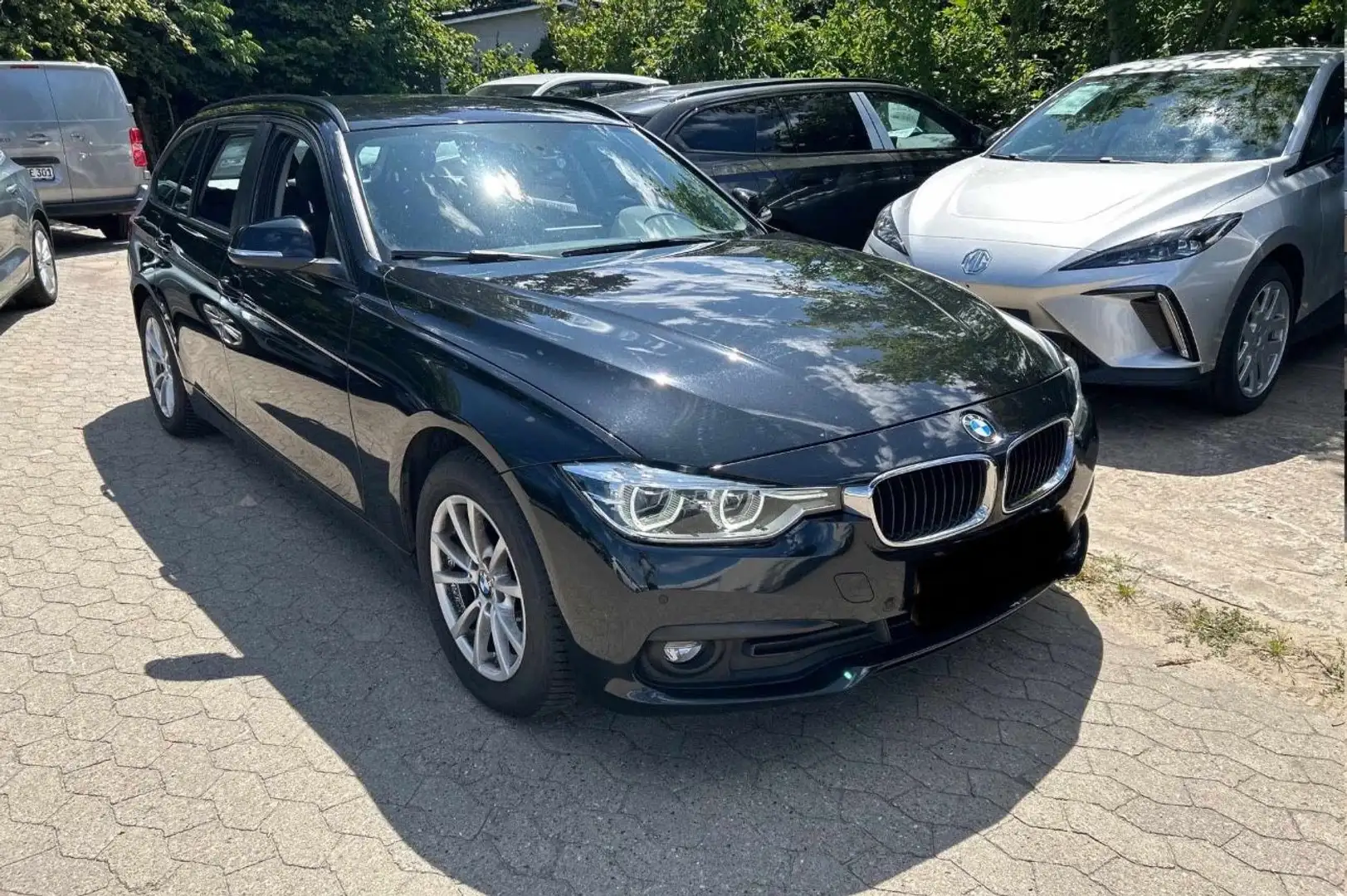 BMW 320 d*LED*Navi*Keyless*2.Hand*AHK Noir - 1