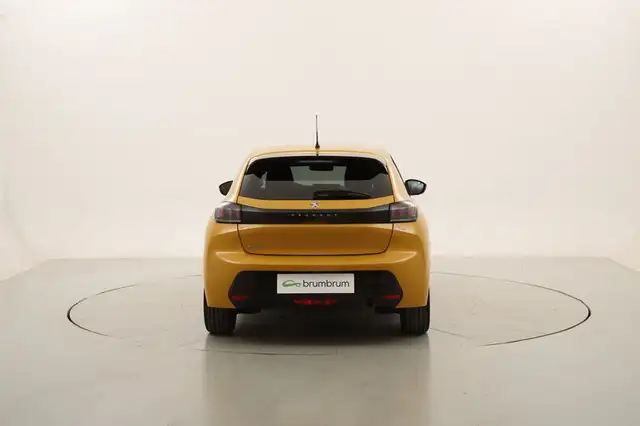 Peugeot 208 view 4