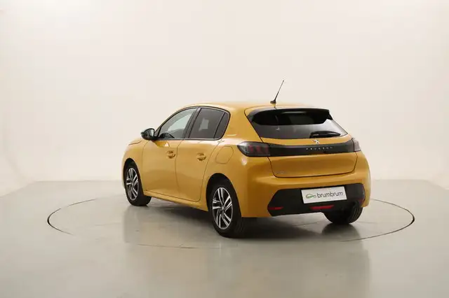 Peugeot 208 view 3