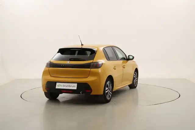 Peugeot 208 view 5