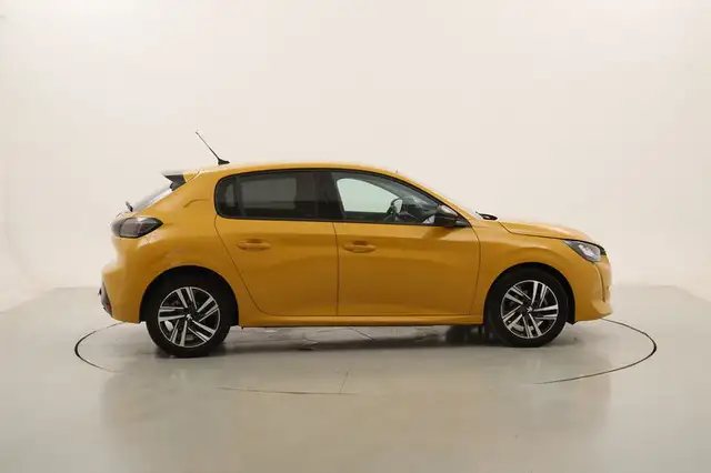 Peugeot 208 view 6