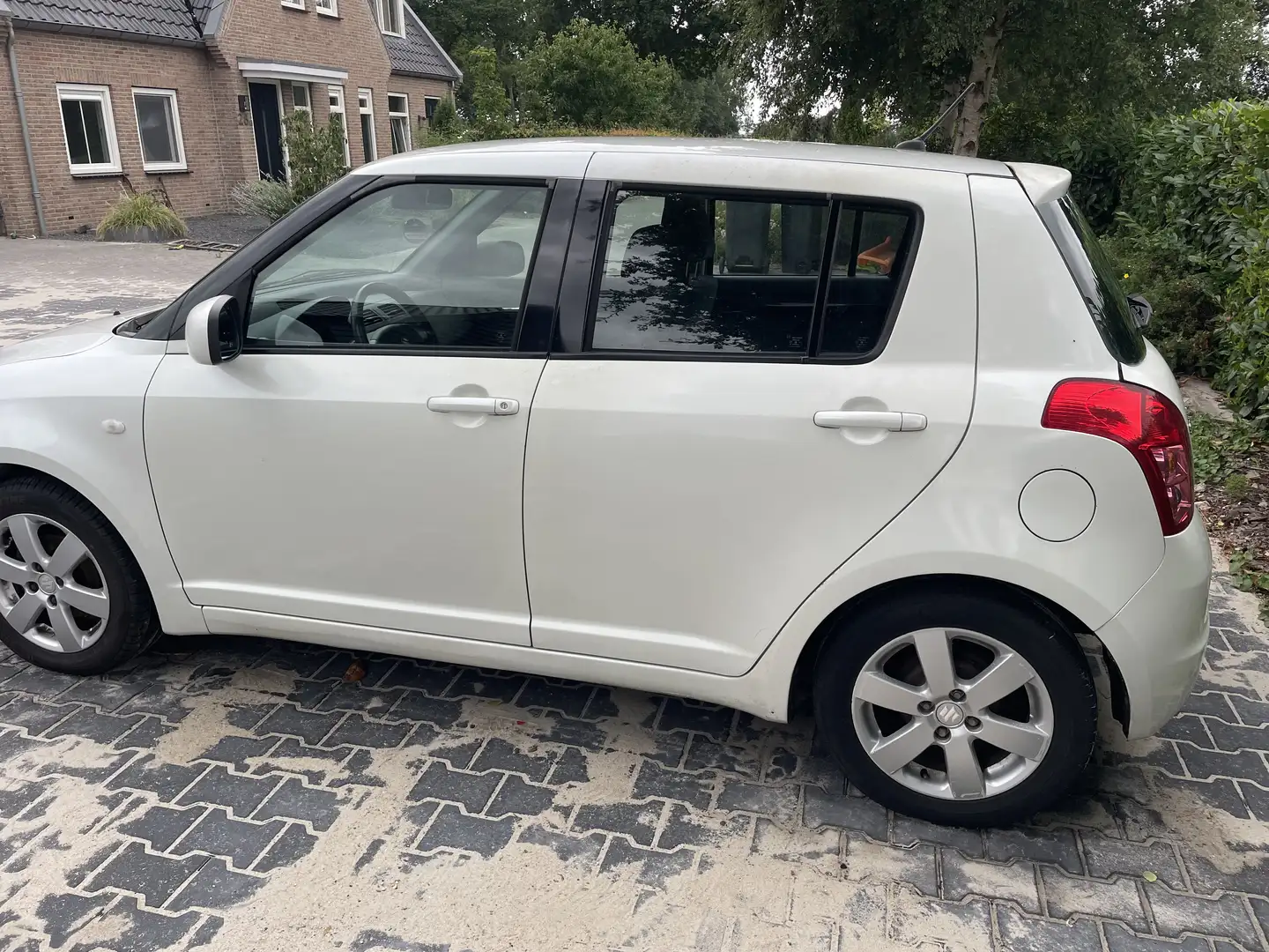 Suzuki Swift 1.3 Shogun White - 1