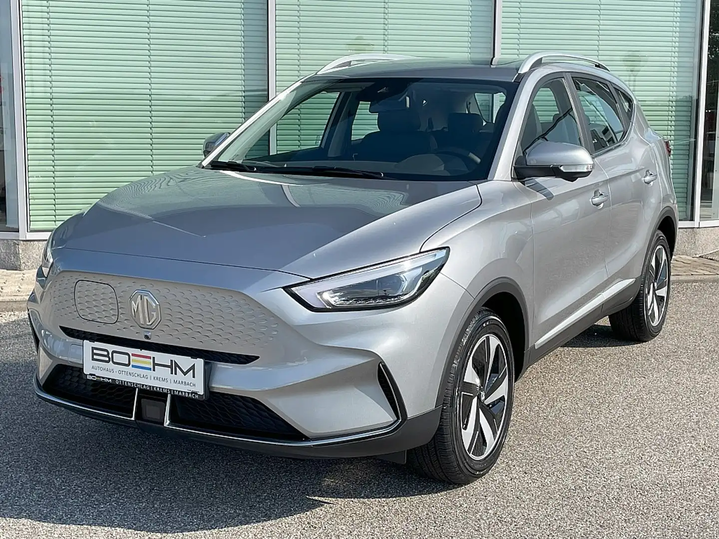 MG ZS EV Luxury 70 kWh Maximal Reichweite Silber - 1