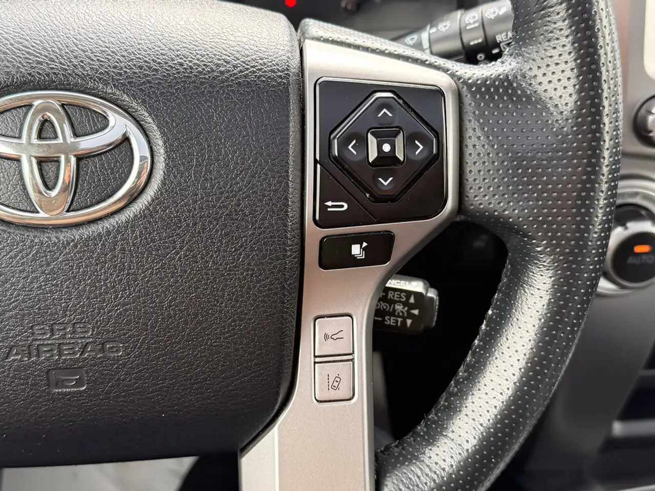 Toyota 4-Runner снимка Toyota 4-Runner