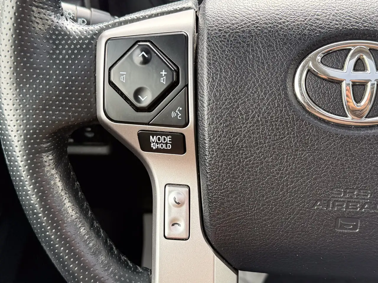 Toyota 4-Runner снимка Toyota 4-Runner