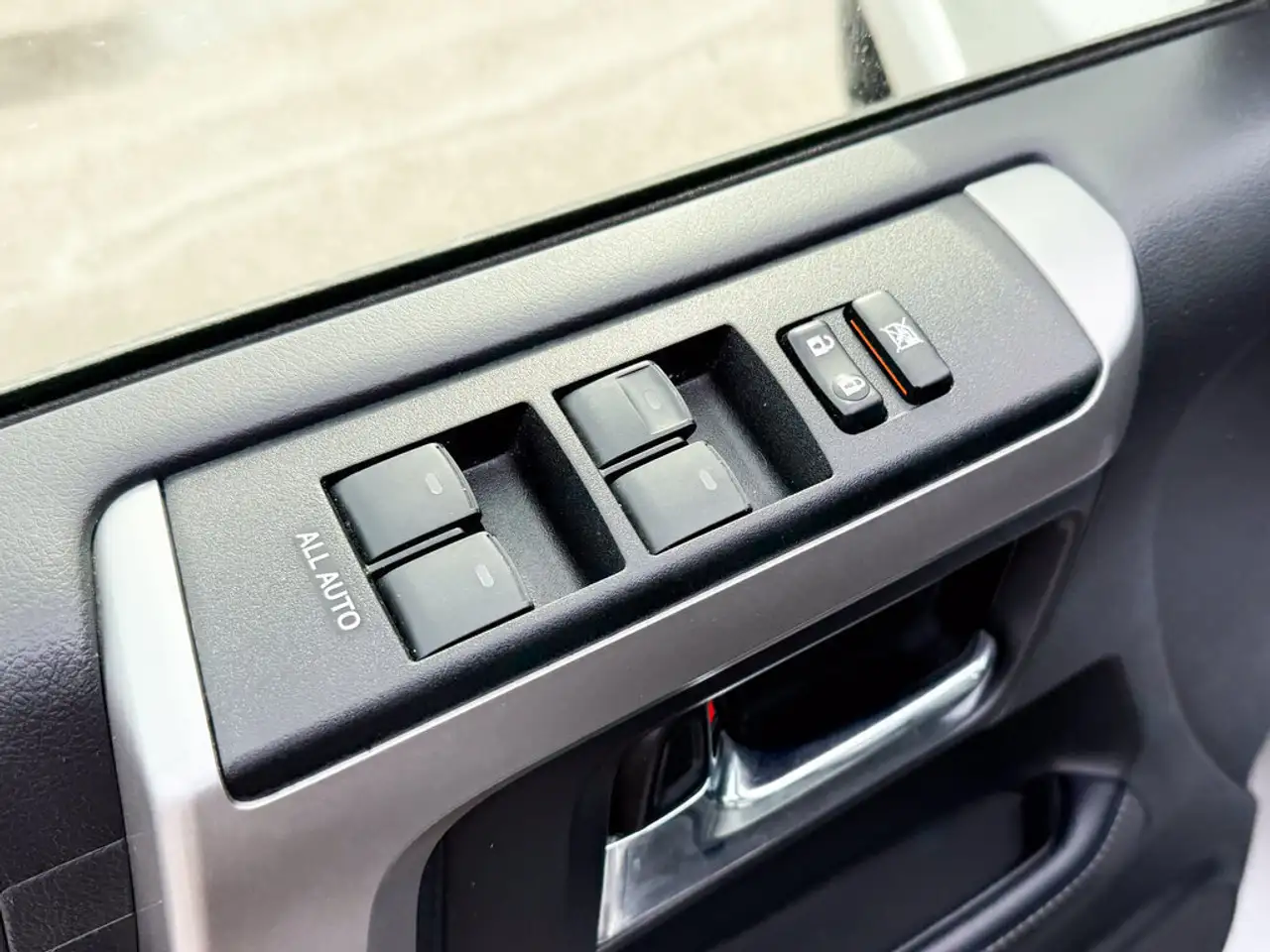 Toyota 4-Runner снимка Toyota 4-Runner