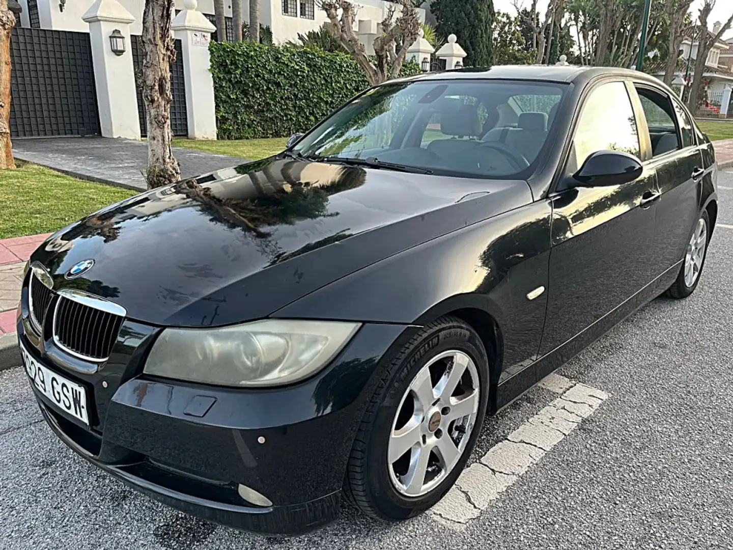 BMW 320 320d Schwarz - 1
