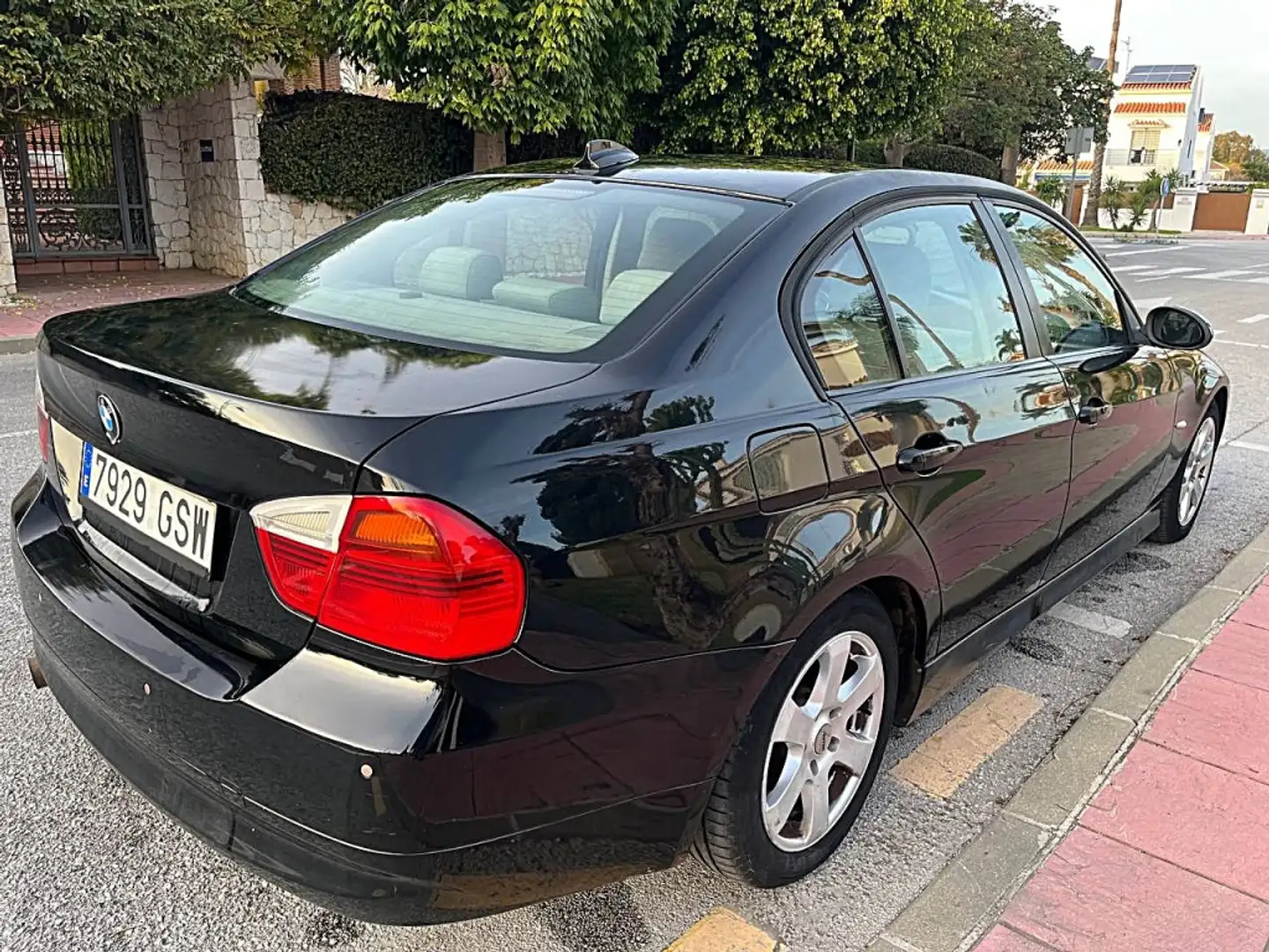 BMW 320 320d Schwarz - 2