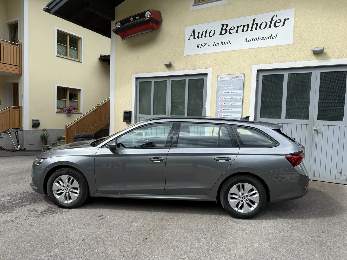 Skoda Octavia Combi 2,0 TDI Ambition DSG LED MFL Navi - 2
