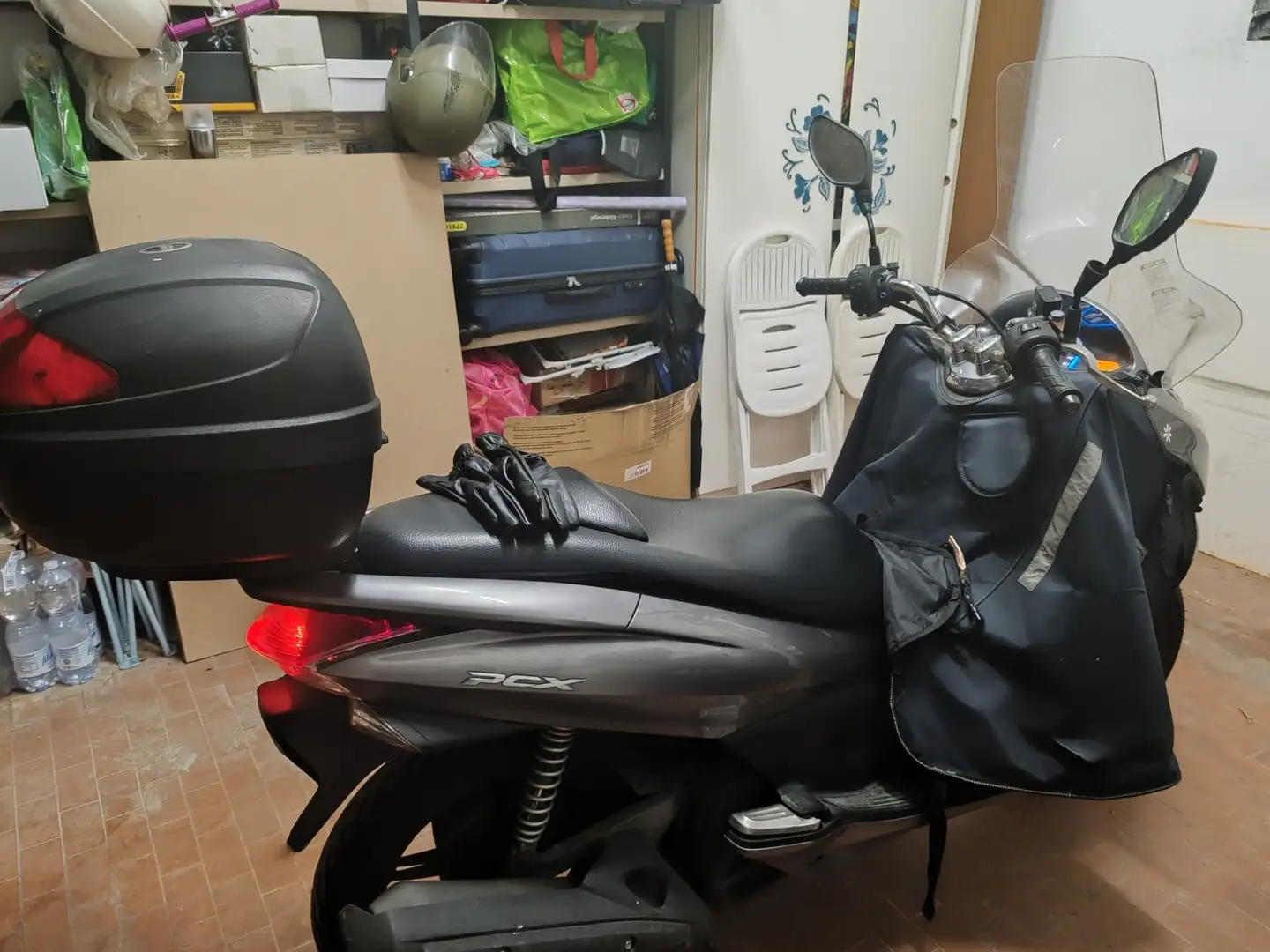 Honda PCX 125 siva - 1