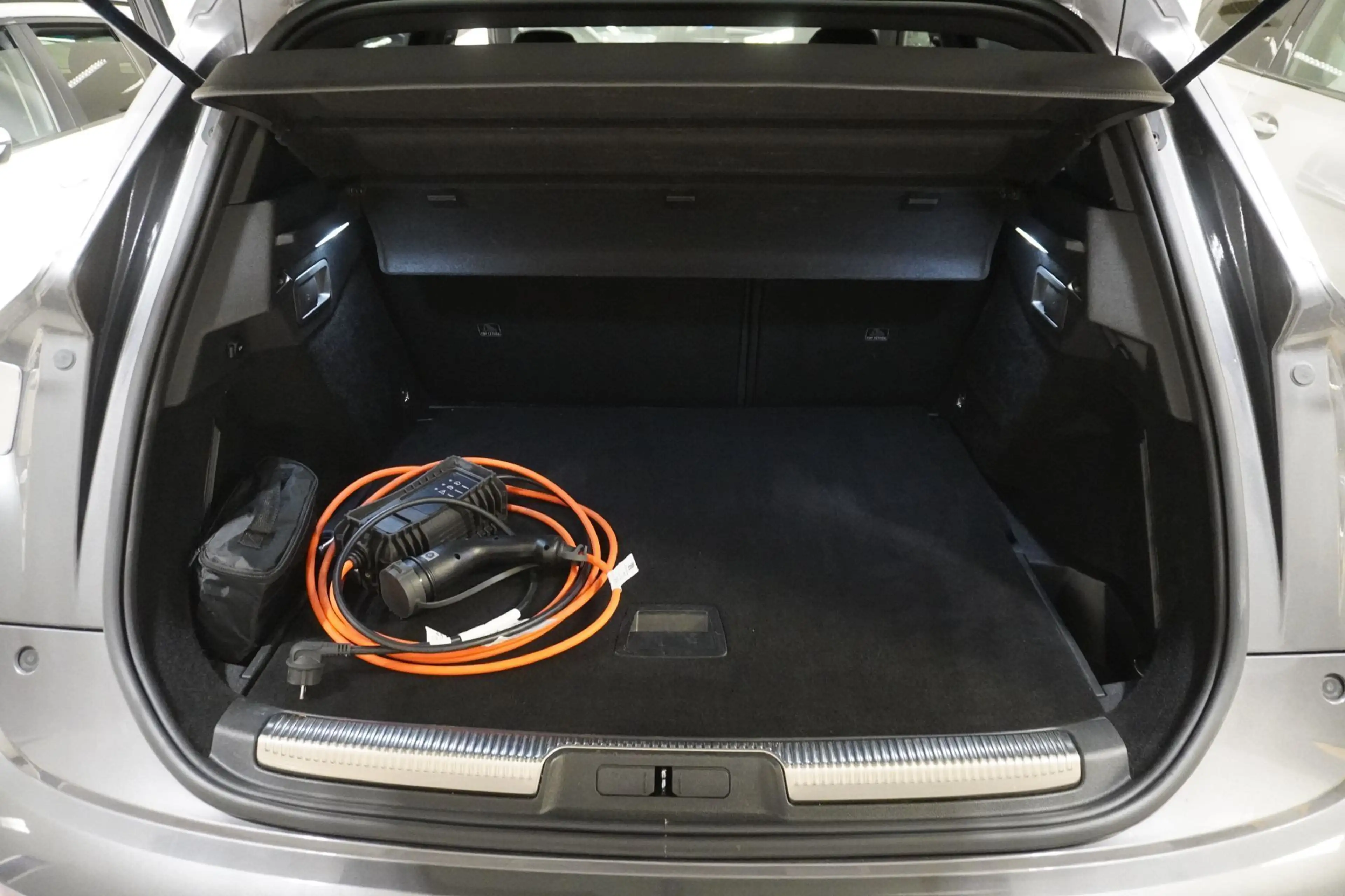 DS Automobiles DS 7 Crossback E-Tense PHEV LED/Kam — photo 10