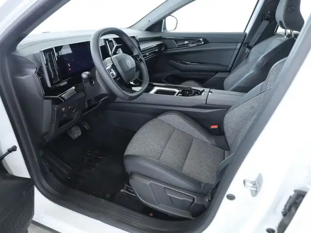 Renault Austral view 11