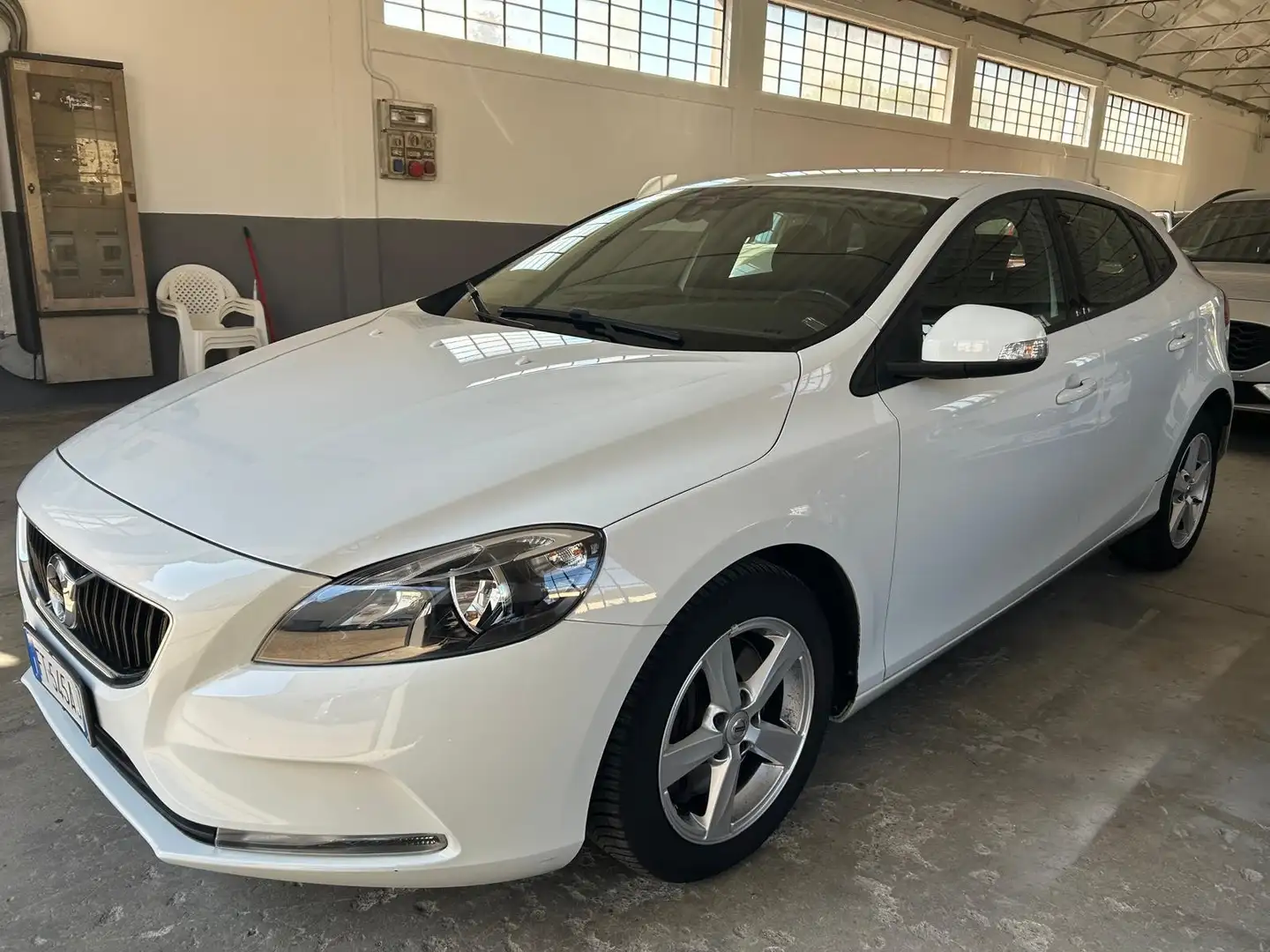 Volvo V40 2.0 d2 Business geartronic my19 Wit - 2