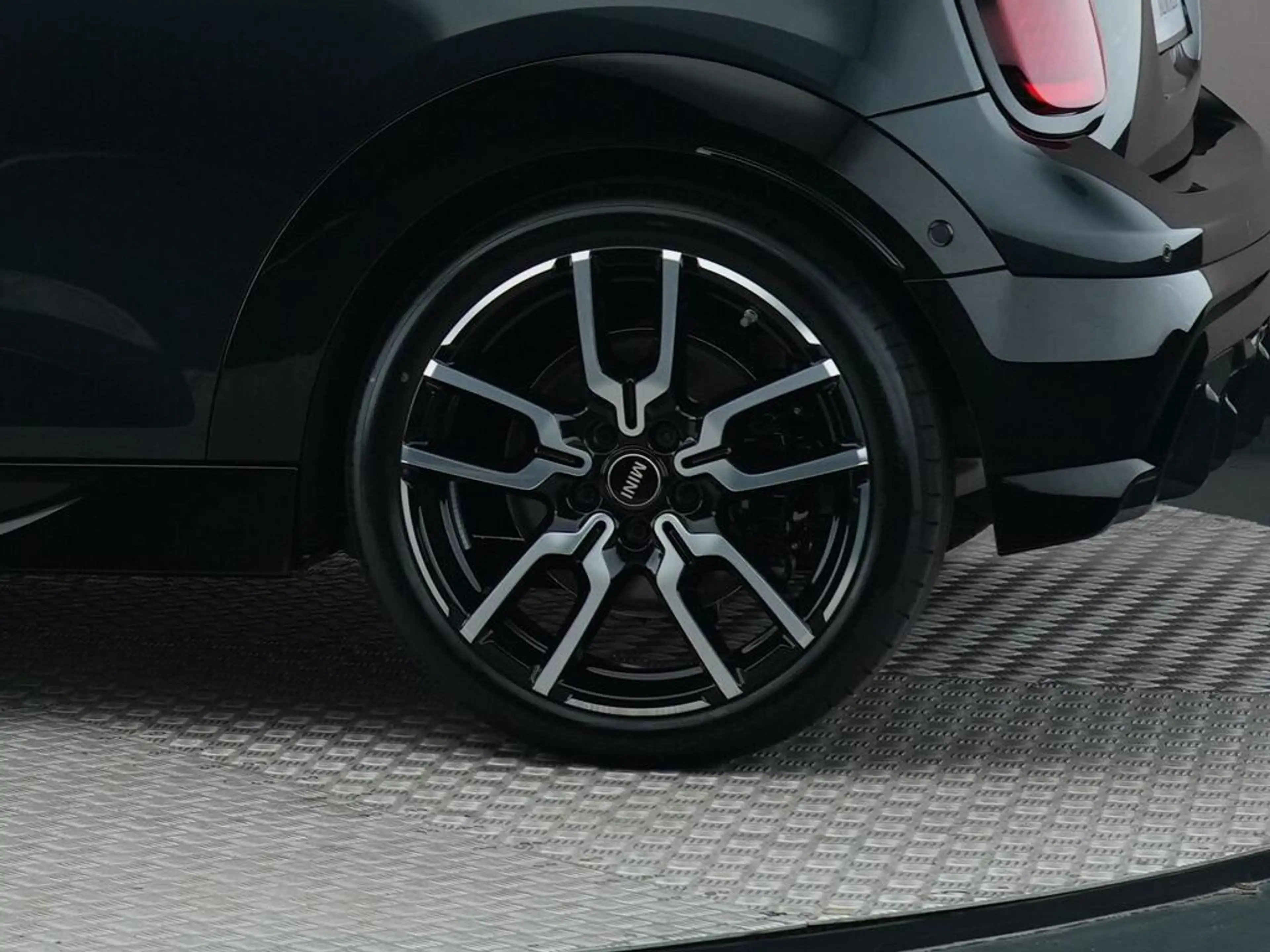 MINI Cooper C Cabrio 2.0 John Cooper Works XL — photo 15