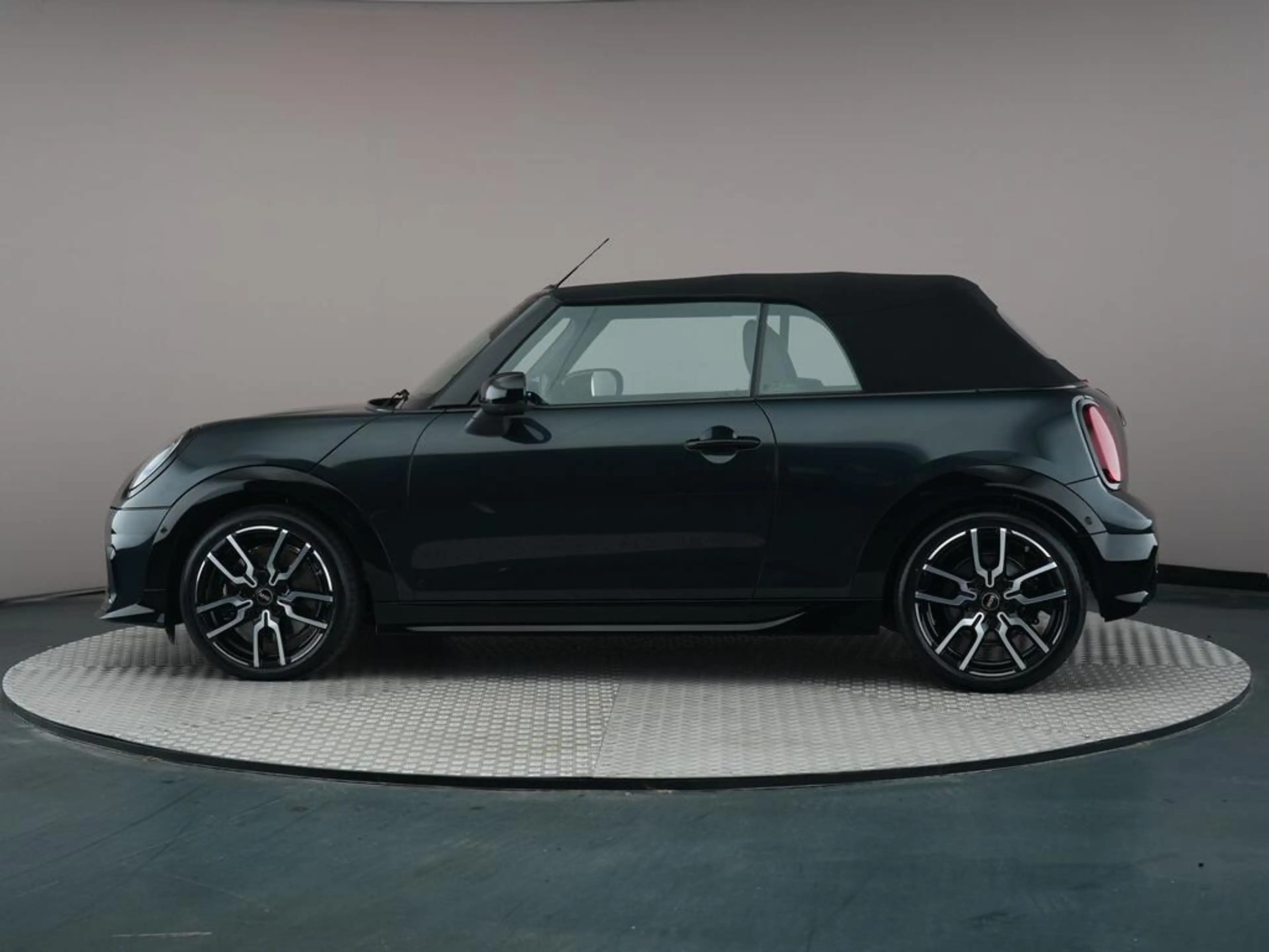MINI Cooper C Cabrio 2.0 John Cooper Works XL — photo 7