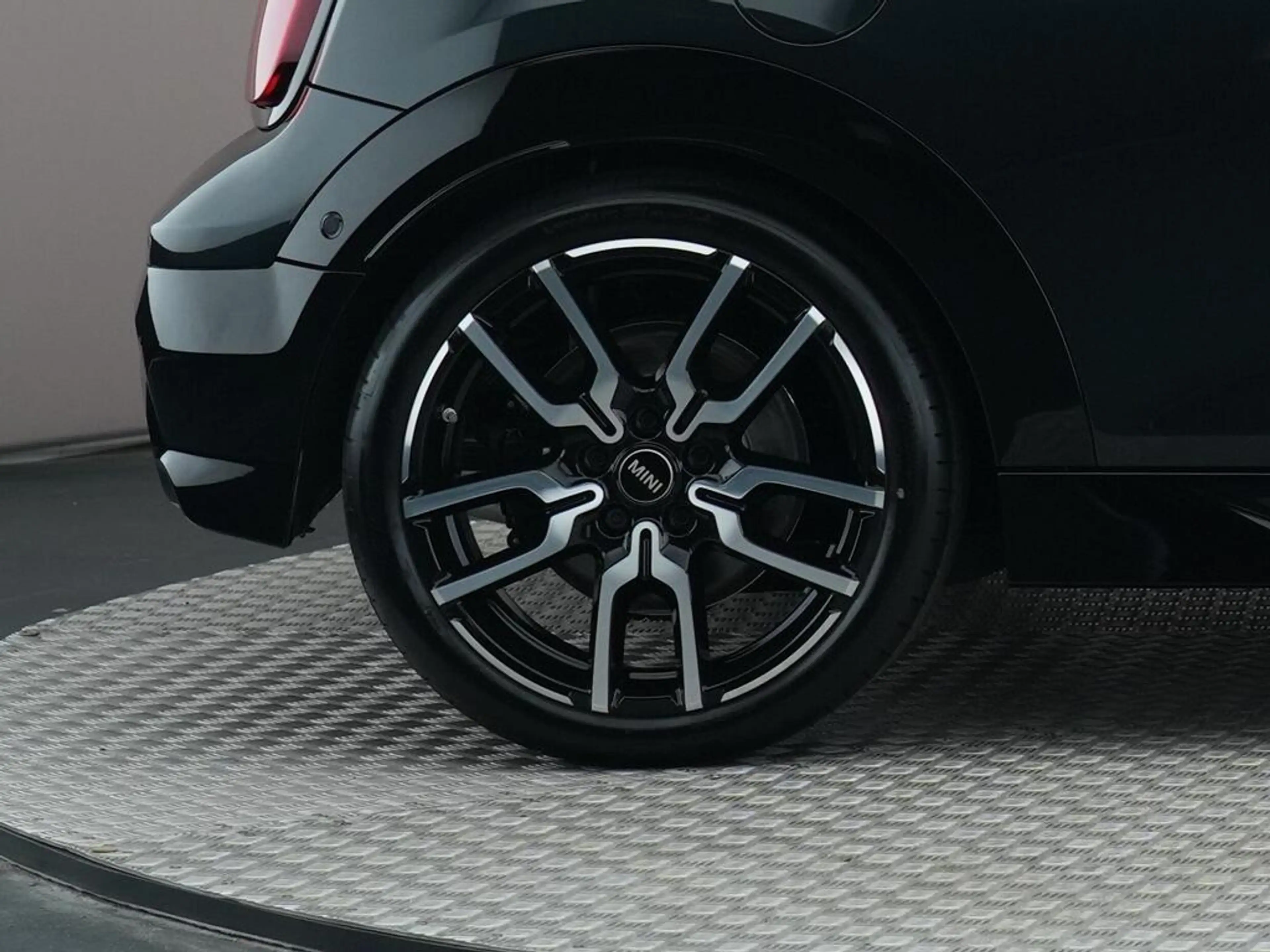 MINI Cooper C Cabrio 2.0 John Cooper Works XL — photo 14