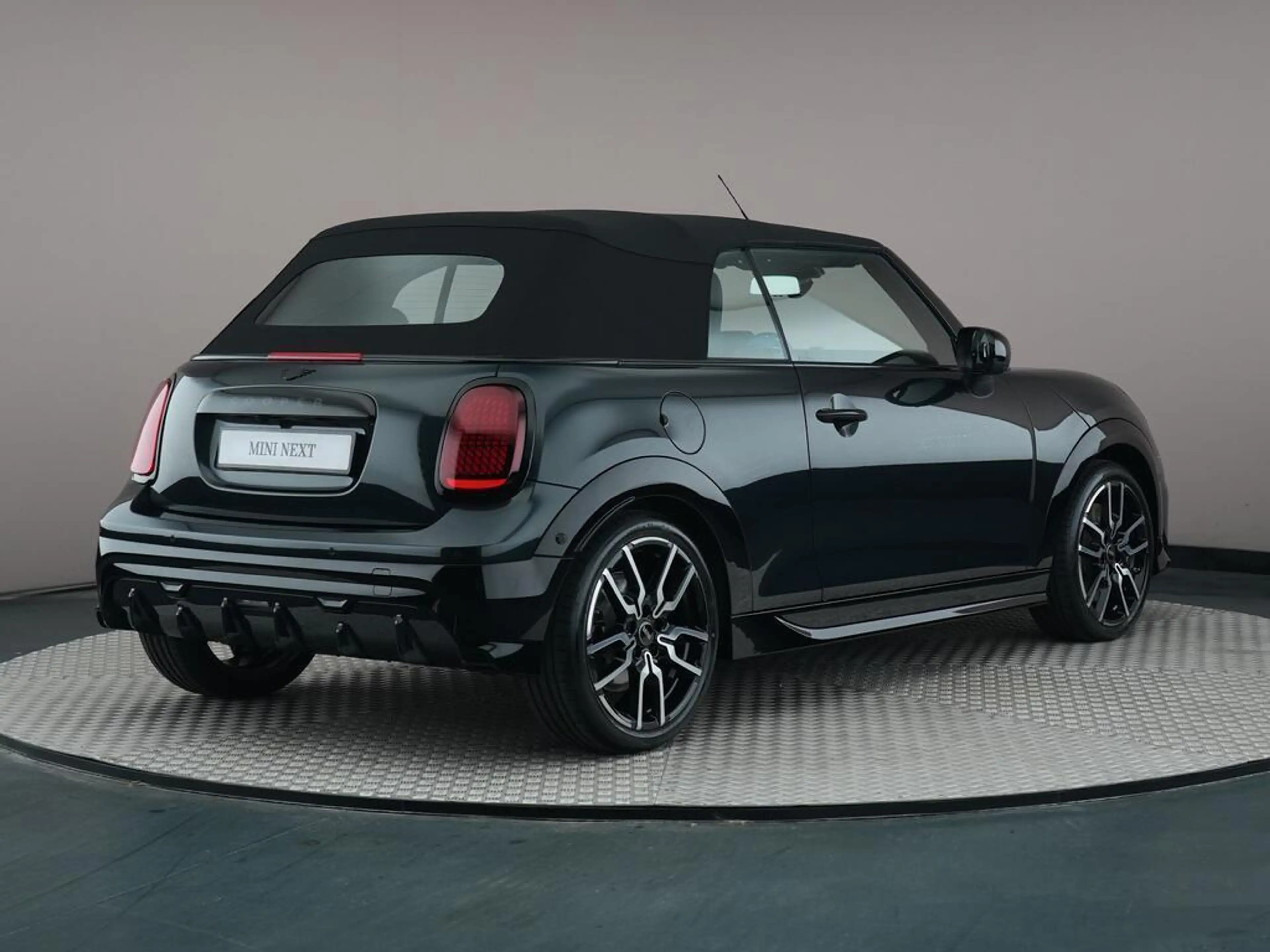 MINI Cooper C Cabrio 2.0 John Cooper Works XL — photo 10