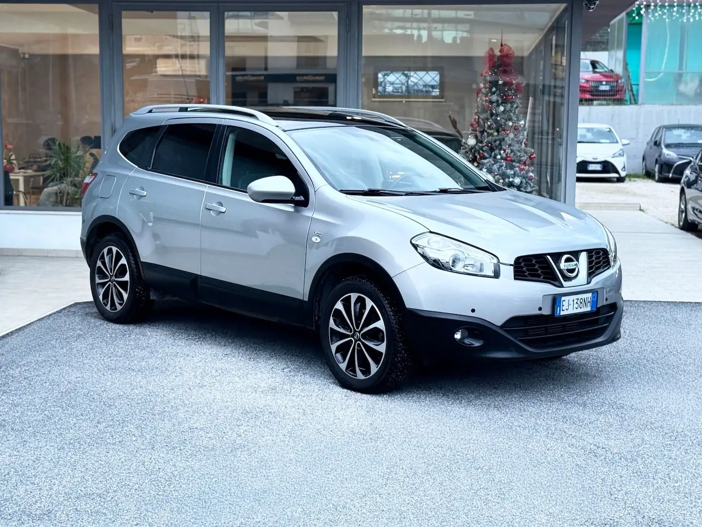 Nissan Qashqai 2 1.5 dCi DPF N-Tec 110 CV 7 posti - 2011 Plateado - 1