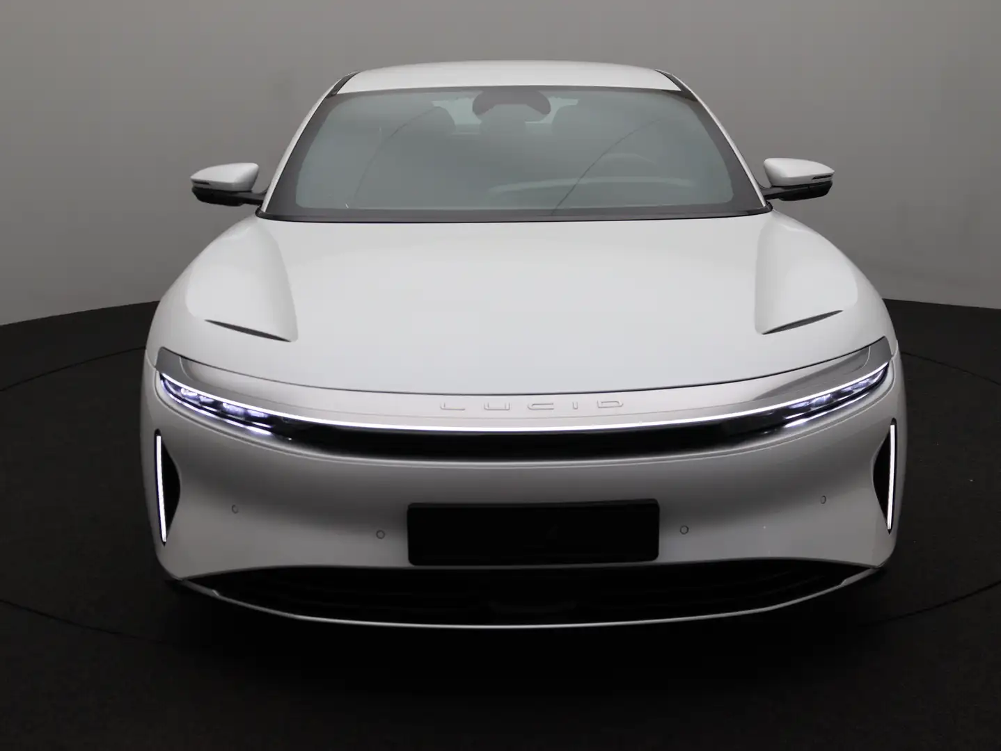 Lucid Air Pure Weiß - 2