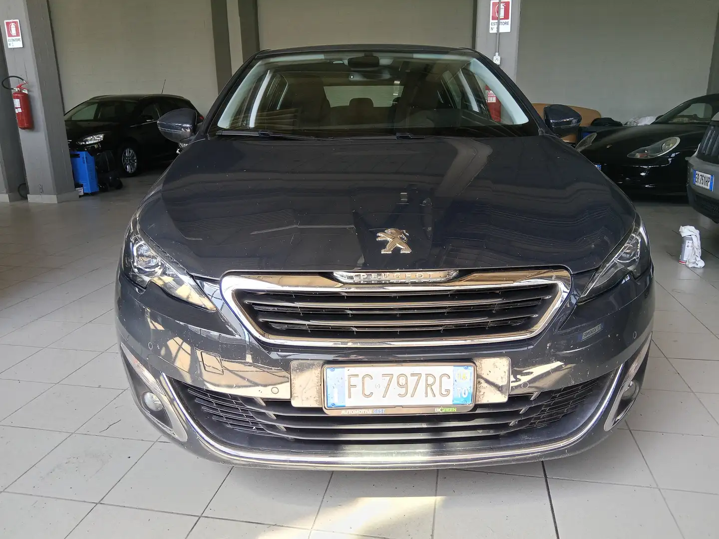 Peugeot 308 308 5p 1.2 puretech t (e-thp) Allure s Gris - 2