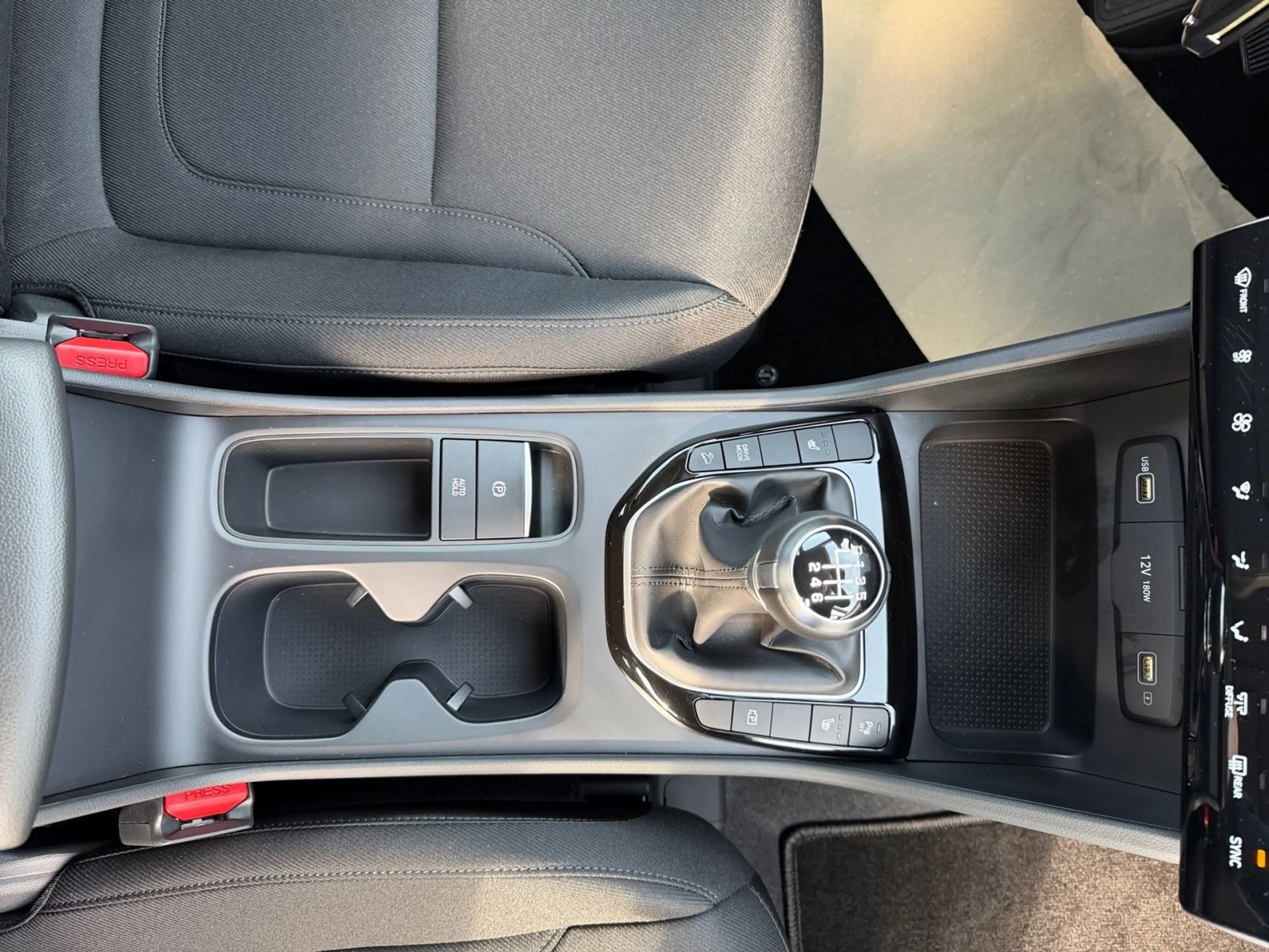 Hyundai TUCSON 1.6 T-GDi 48V Select 6-MT 2WD — photo 15