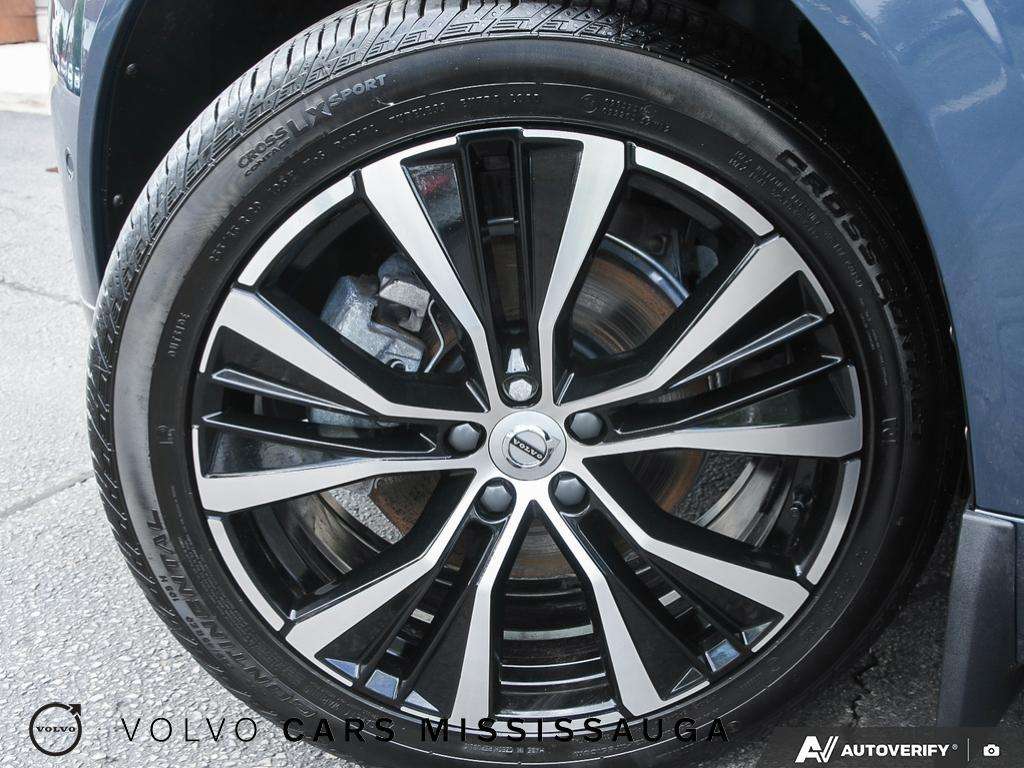 2024 Volvo XC60 Plus Dark Theme thumb 6