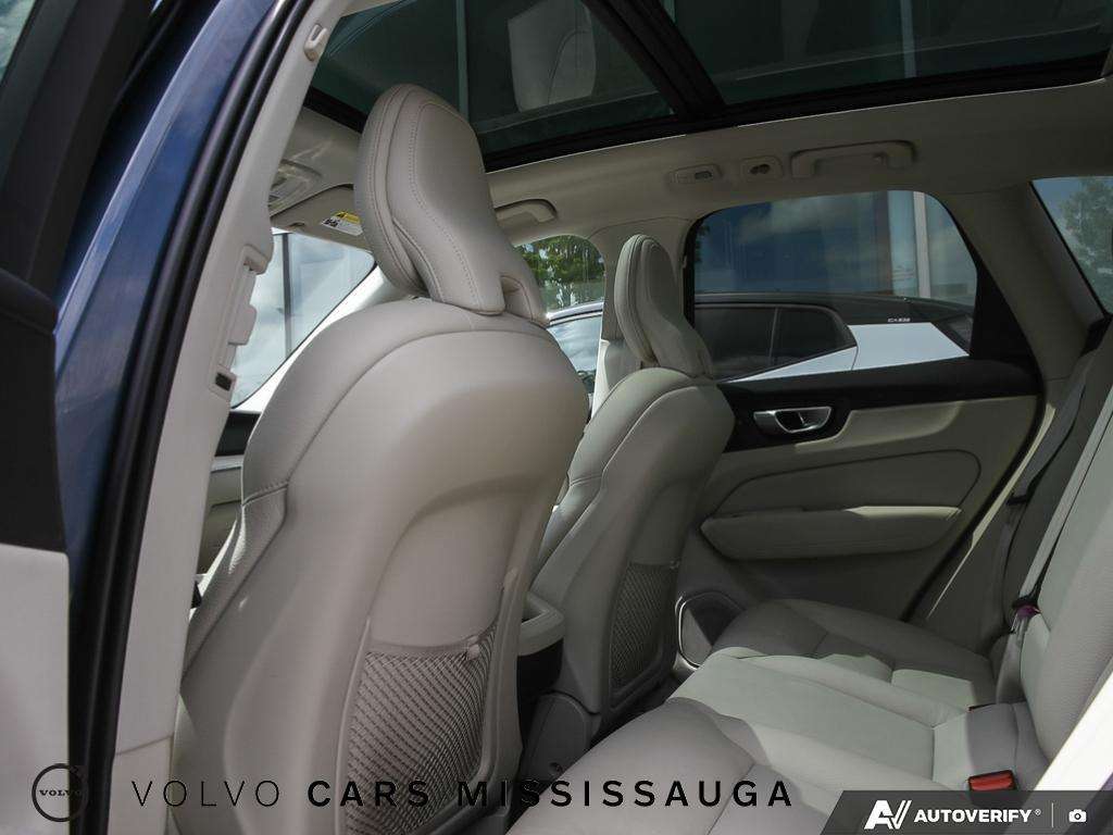 2024 Volvo XC60 Plus Dark Theme thumb 24