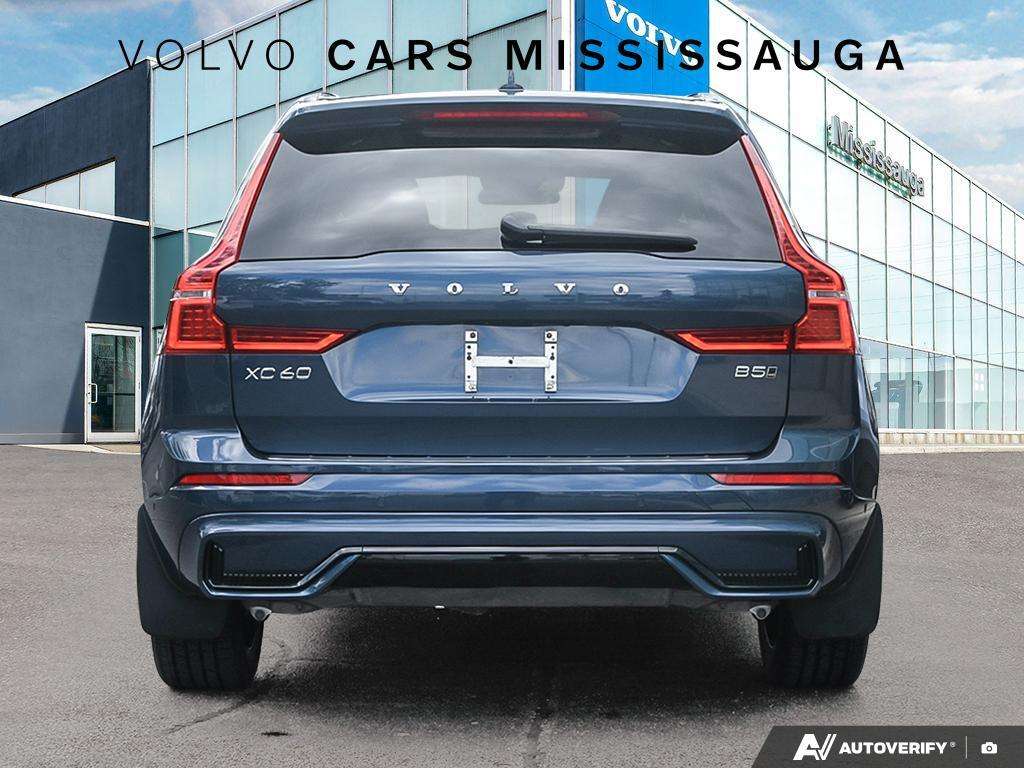 2024 Volvo XC60 Plus Dark Theme alt 5