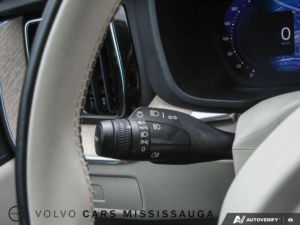 2024 Volvo XC60 Plus Dark Theme thumb 16
