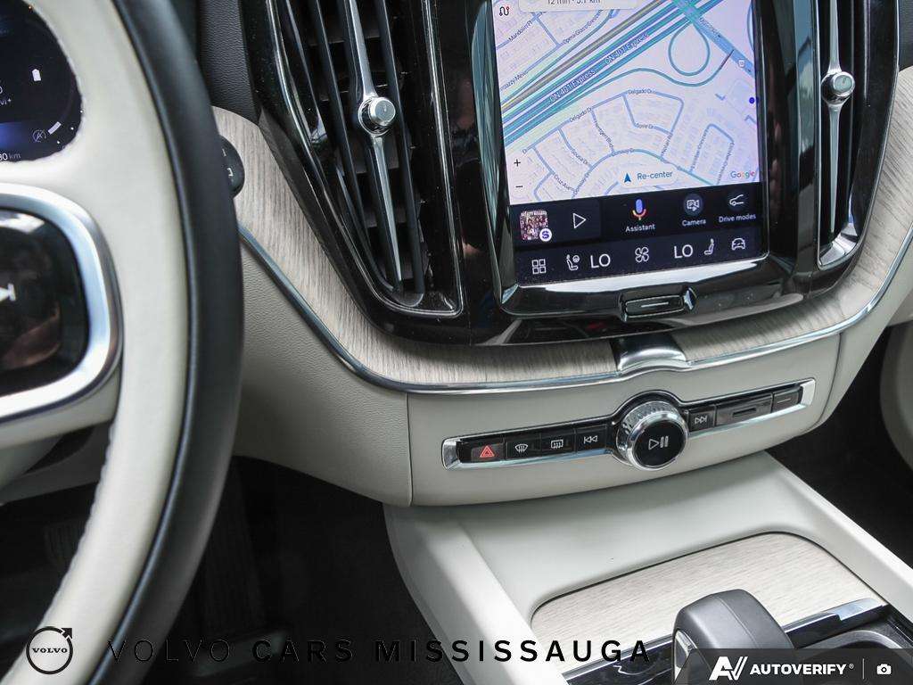 2024 Volvo XC60 Plus Dark Theme thumb 20