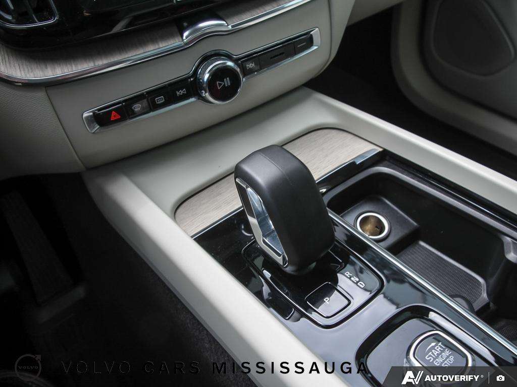 2024 Volvo XC60 Plus Dark Theme thumb 19