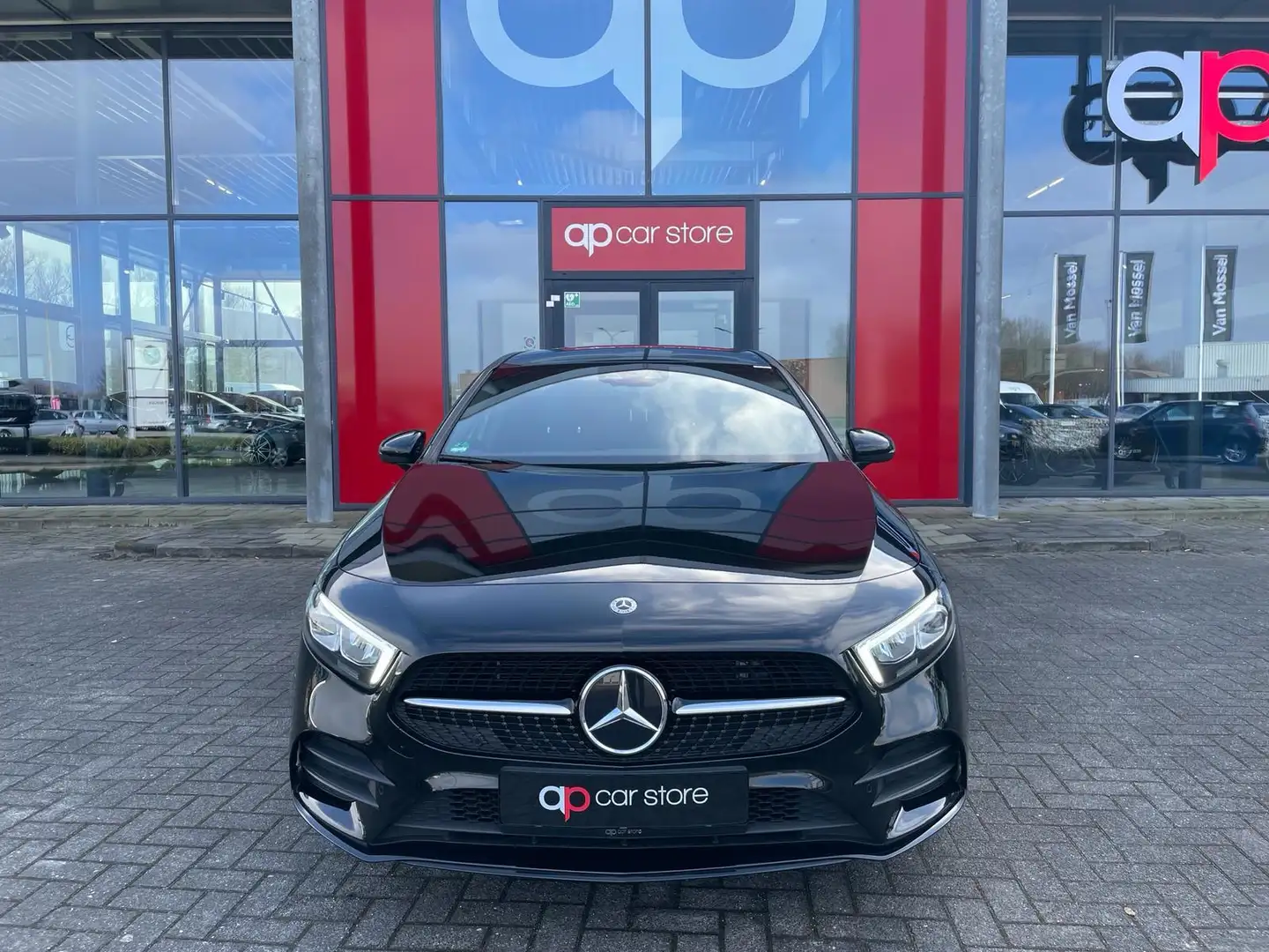 Mercedes-Benz A 250 A250e AMG Hybride LED Alcantara Camera Parksens Sf Negro - 2