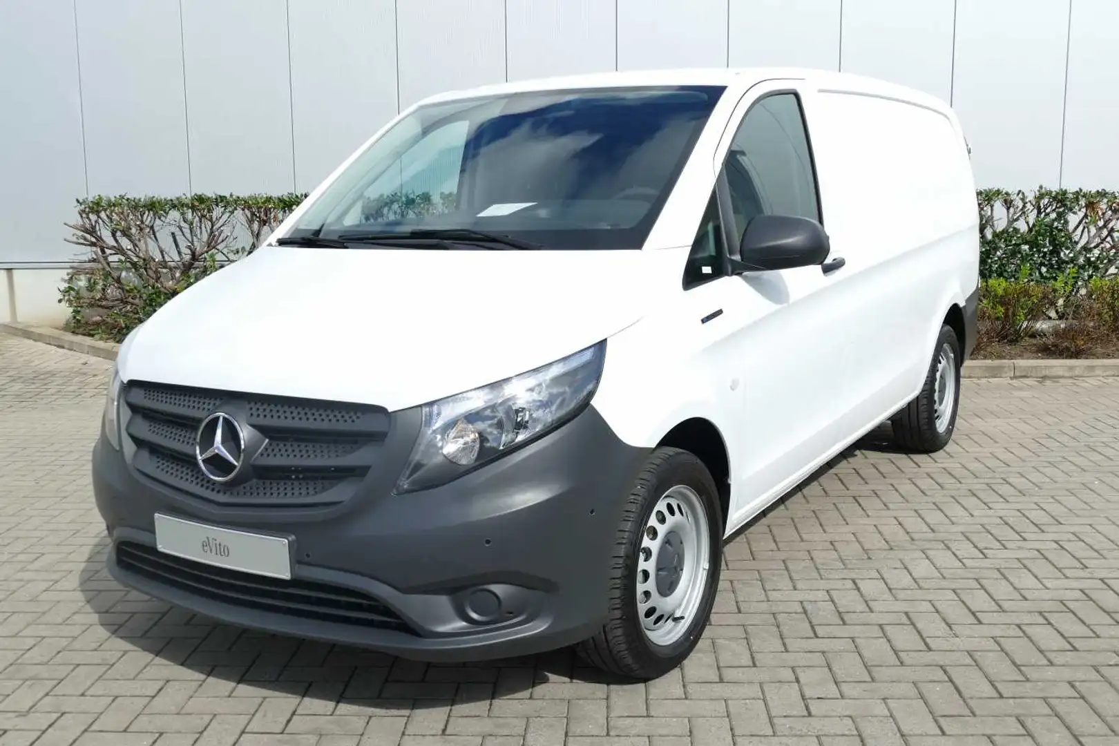 Mercedes-Benz eVito 111 Bestelwagen L2 Wit - 1