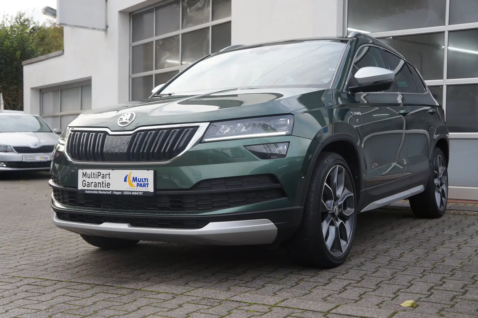 Skoda Karoq Karoq Scout 4x4 *PDC V+H*KAMERA*SHZ* Grün - 1