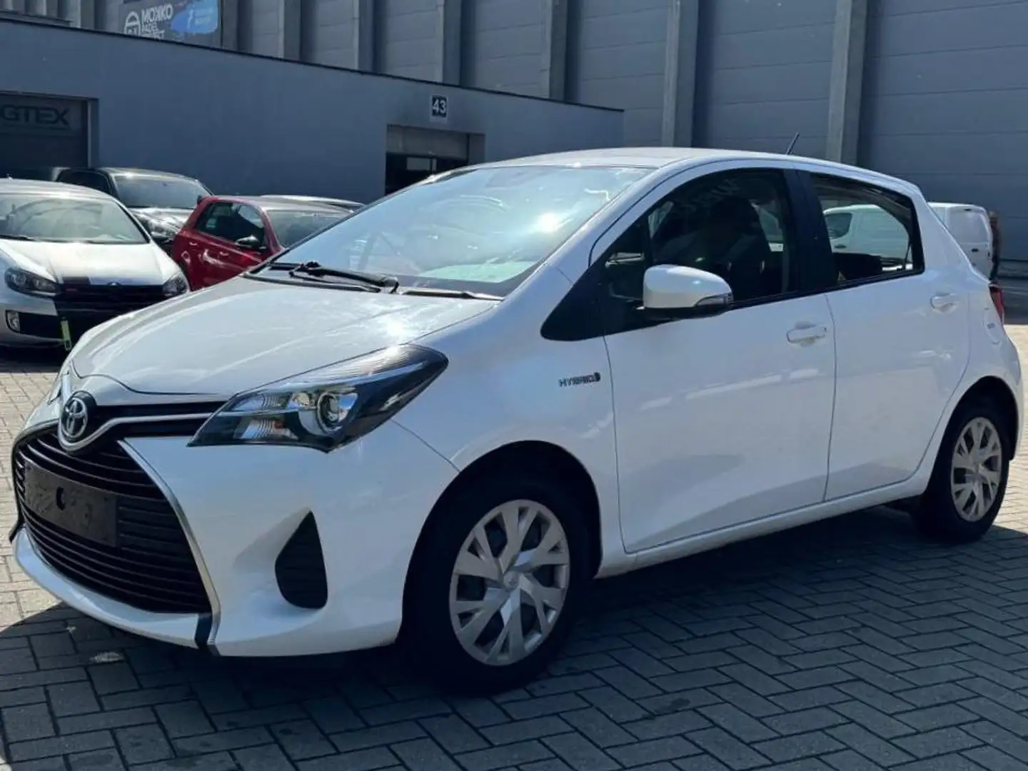 Toyota Yaris 1.5i VVT-i Hybrid GARANTIE 12MOIS CARPASS CT Wit - 1