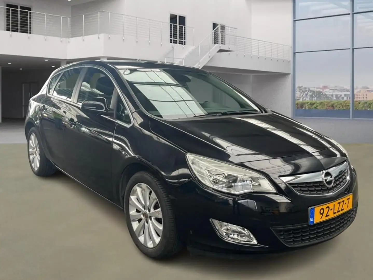 Opel Astra 1.6 Cosmo 1e Eig. 44.200 km +NAP NL-auto Noir - 2