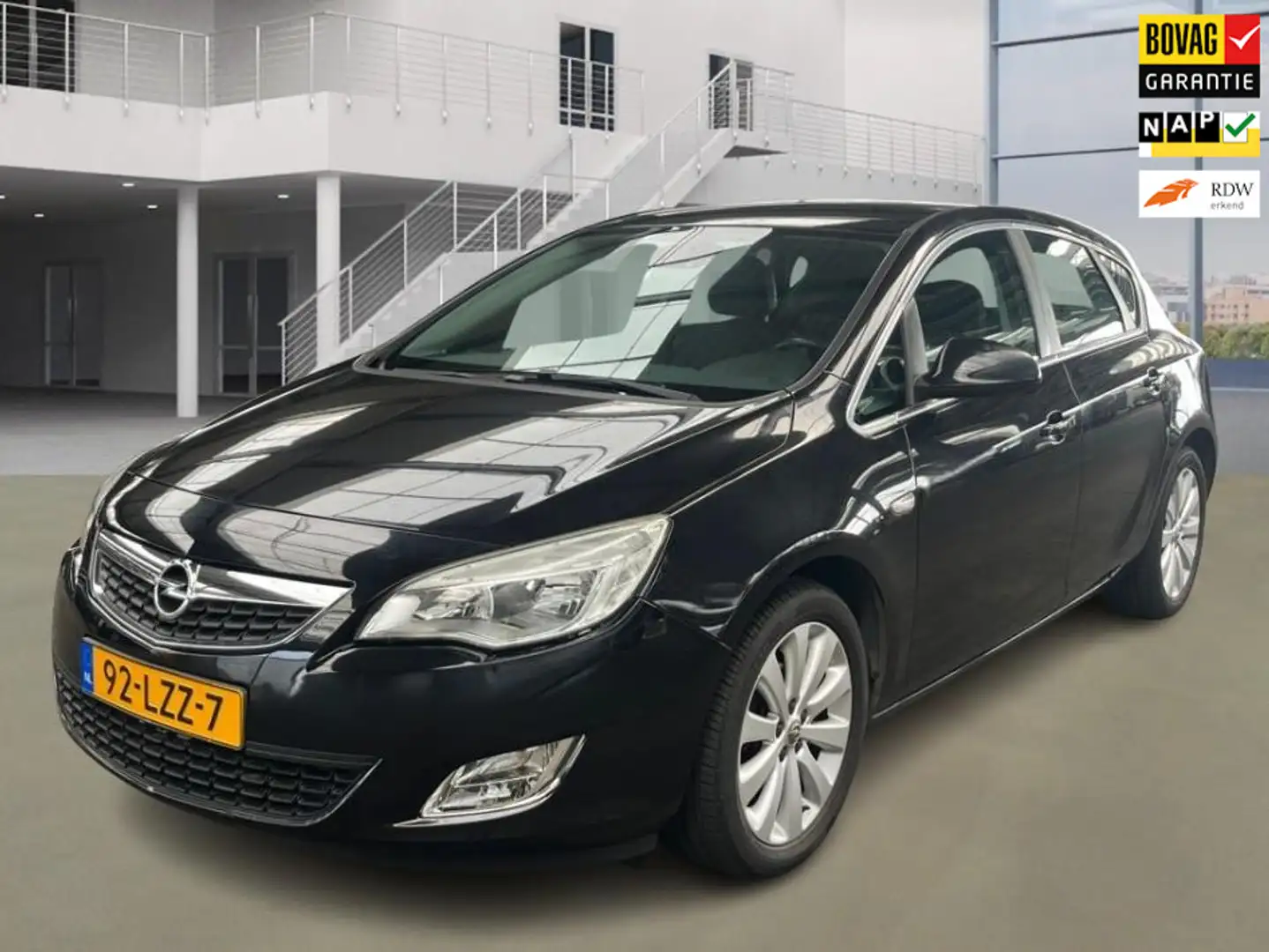 Opel Astra 1.6 Cosmo 1e Eig. 44.200 km +NAP NL-auto Noir - 1