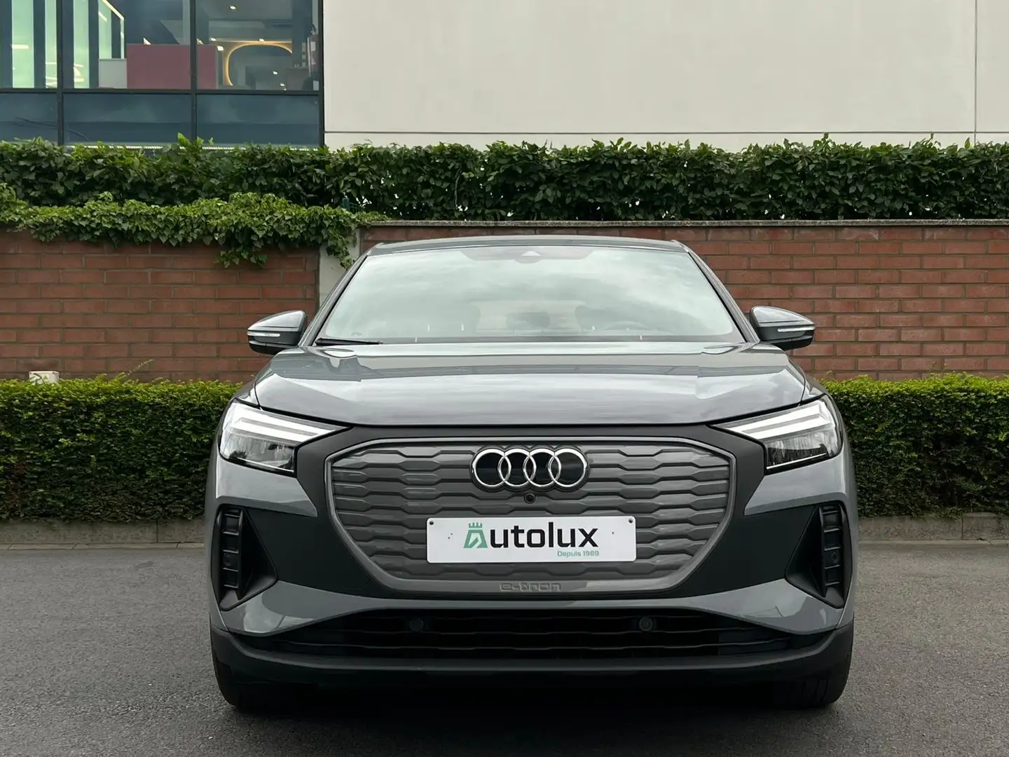 Audi Q4 e-tron Sportback 55 kWh 35 Attraction Grijs - 2