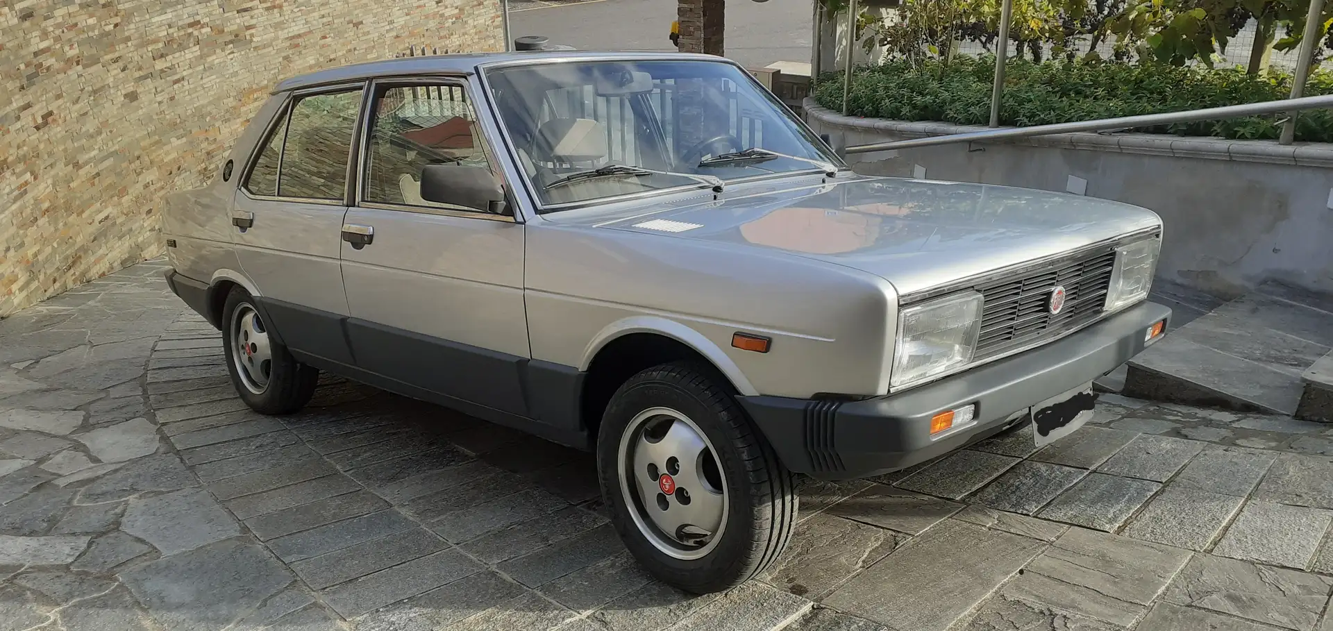 Fiat 131 131 4p 2.0 Abarth Plateado - 1