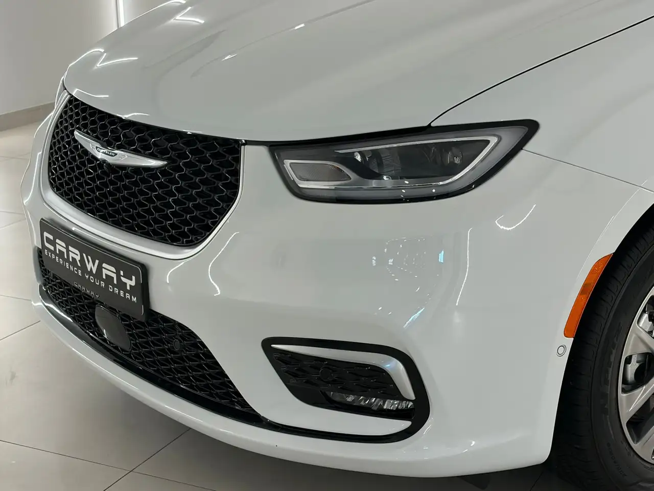 Lancia Voyager 2023