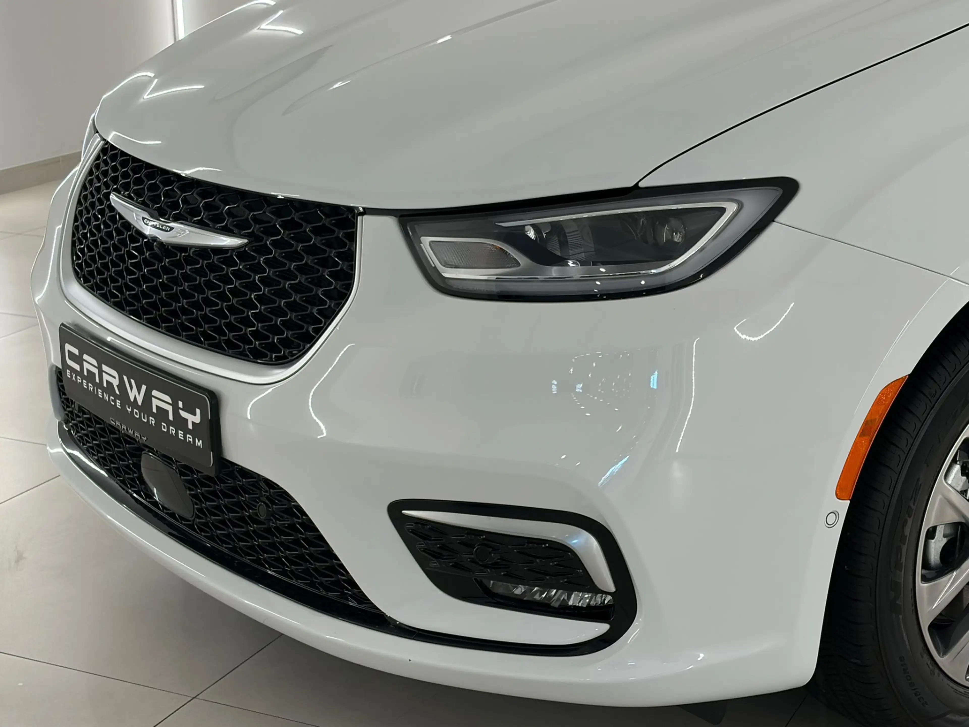 Lancia Voyager 3.6 V6 Hybride Pinnacle — photo 3