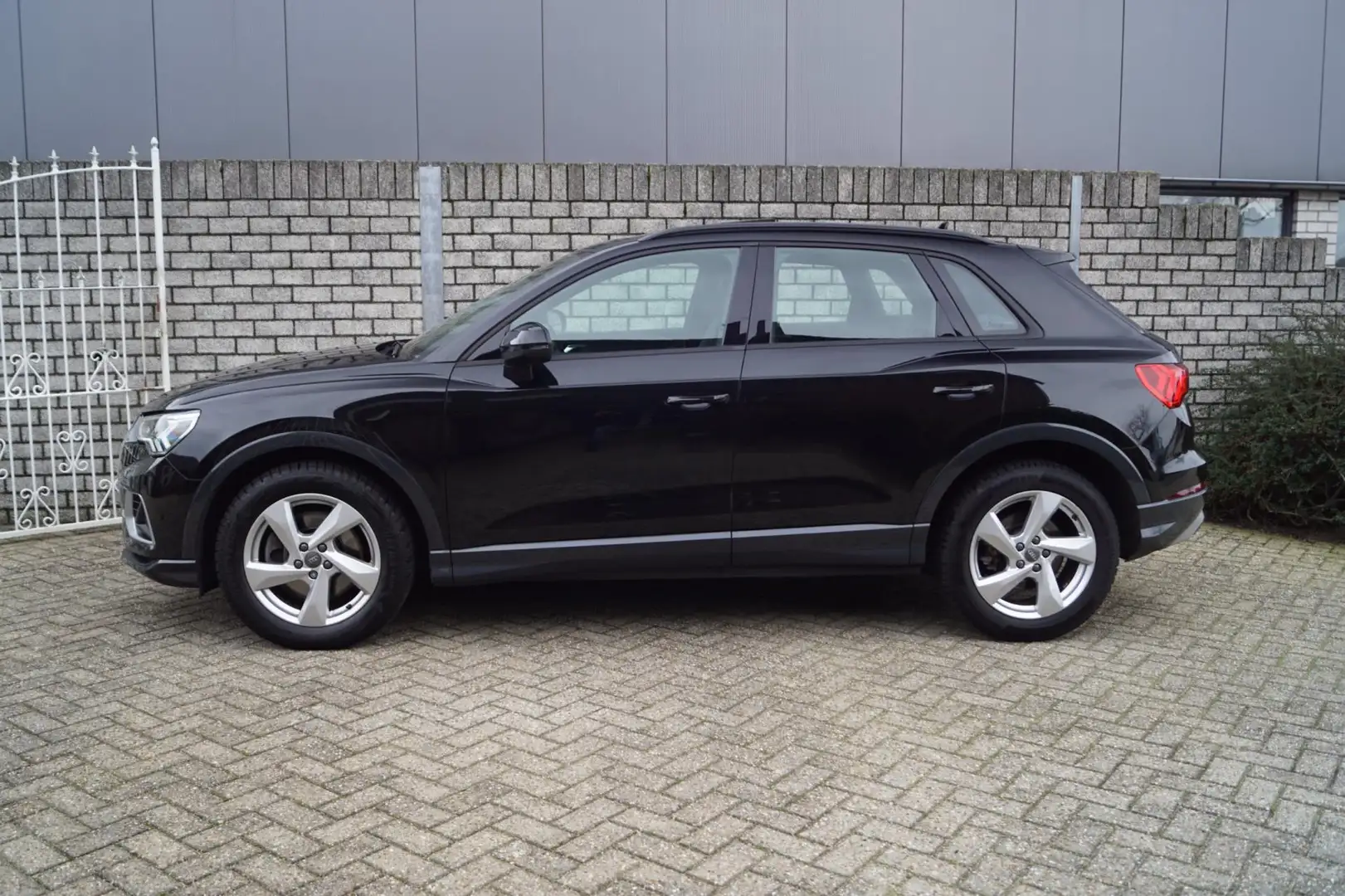Audi Q3 40 TFSI Quattro Business Edition Autom Leder Panod Zwart - 2