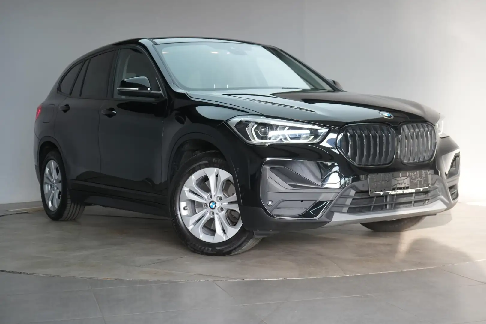 BMW X1 xDrive25e Advantage Navi/Temp/AHK/LED Schwarz - 1