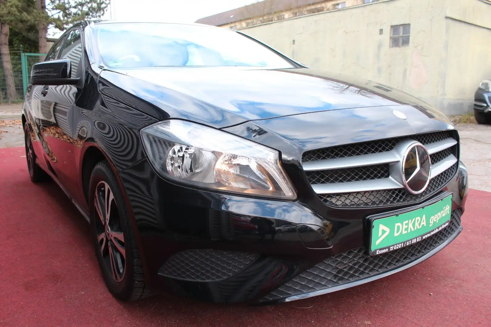 Mercedes-Benz A 180 BlueEfficiency KLIMA  6.GANG 2.HAND Schwarz - 2