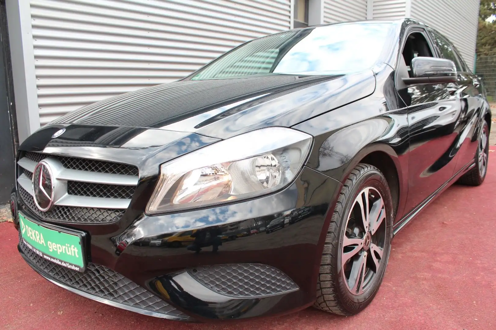 Mercedes-Benz A 180 BlueEfficiency KLIMA  6.GANG 2.HAND Schwarz - 1